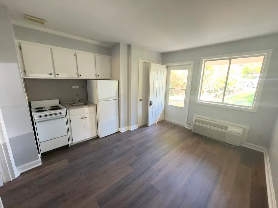 400 Tanglewylde Dr #4E