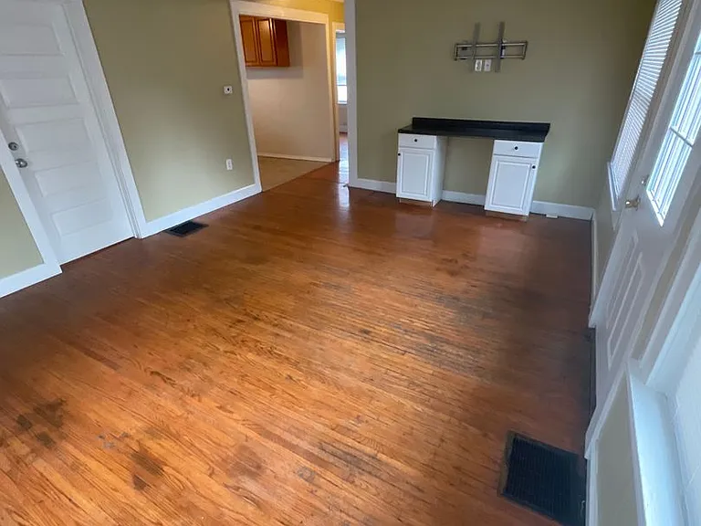 609 N Dunn St — Photo 7