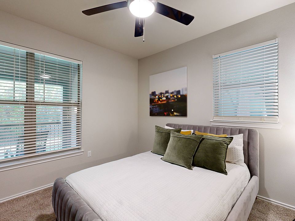 Modern Apartment Bedrooms in Dallas, TX _ The Woods of Five Mile Creek