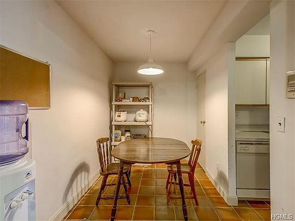 4th image of 77 Carpenter Ave #3H