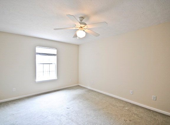 4th image of 91 Leigh Place Dr