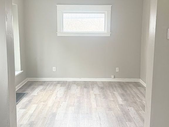 4th image of 734 Meek St