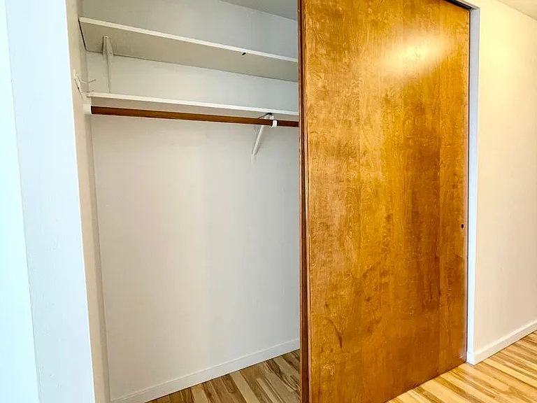 Escolier Apartments — Photo 28