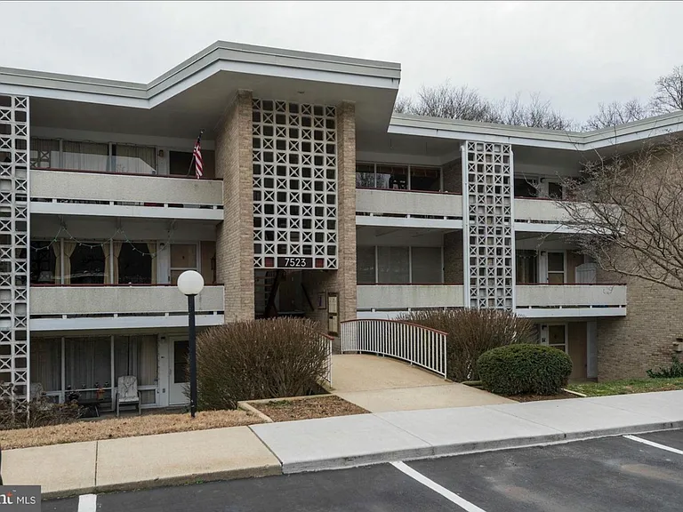 7523 Spring Lake Dr #B-2 — Photo 11