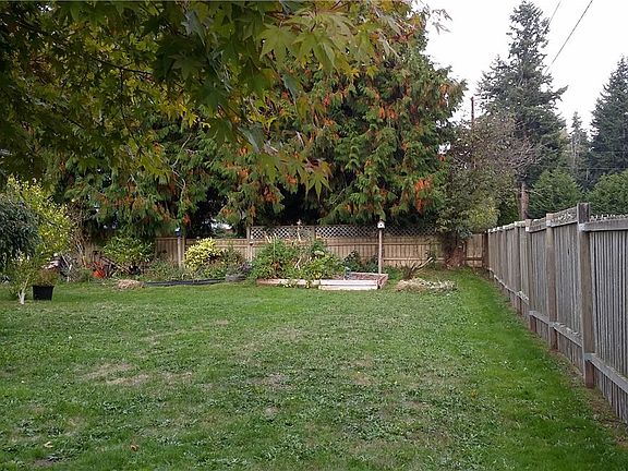 3rd image of 3195 Glacier Ln