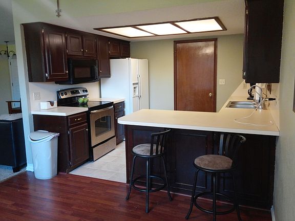 2nd image of 2717 Creekview Ter