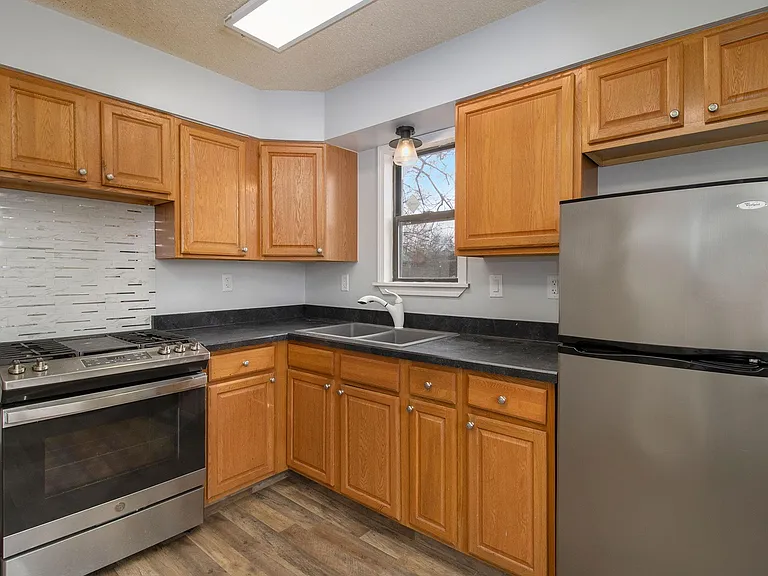 408 N Perrine St — Photo 5