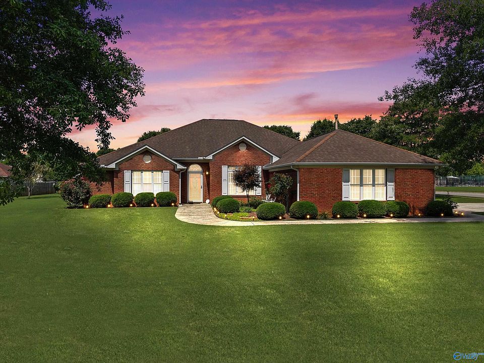1st image of 102 Bay Leaf Dr