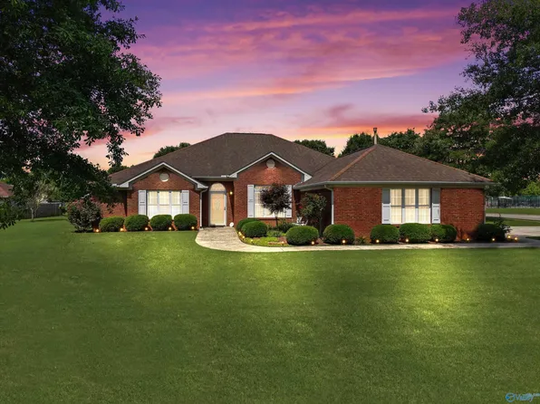 102 Bay Leaf Dr, Madison, AL 35758