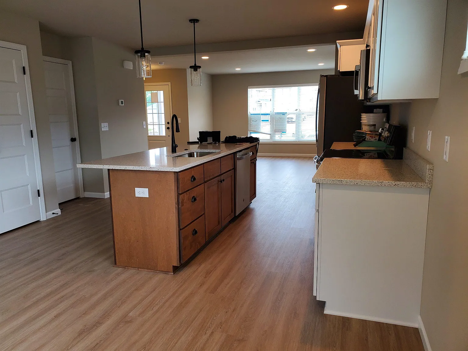 3 bed, 2.5 bath, 1656 sqft, $2,750 — Photo 3