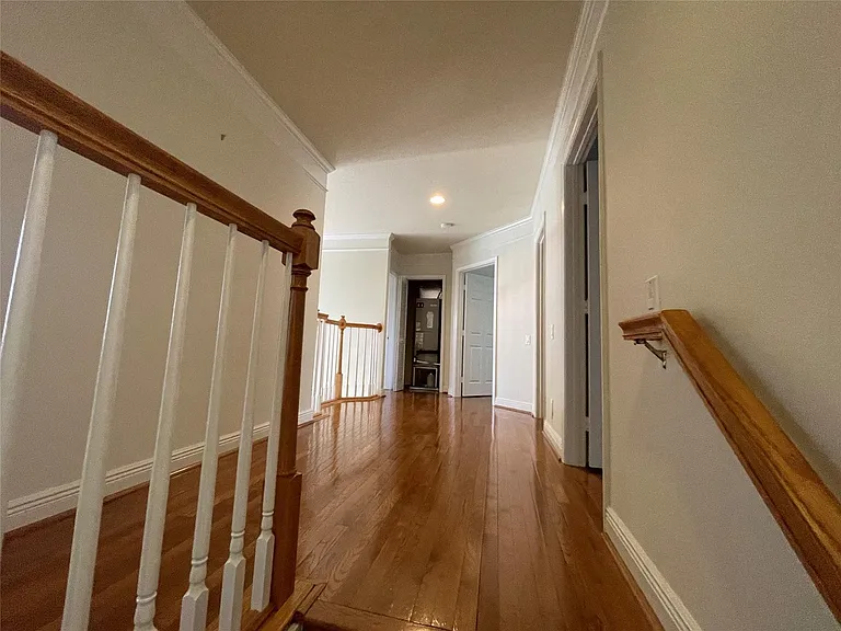 10225 NW 60th Pl — Photo 3