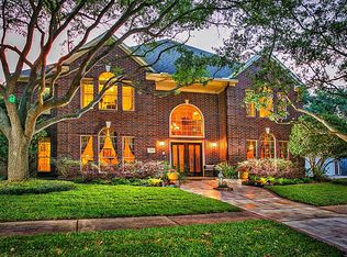 622 Lake Bend Dr, Sugar Land, TX 77479