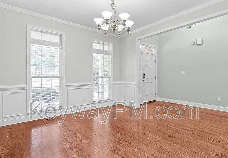1091 Conn Dr — Photo 4