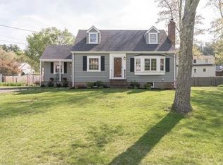 18 Curve St, Bedford, MA 01730