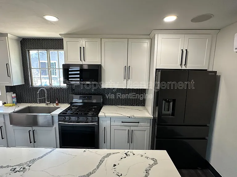 1205 E 4th St — Photo 4