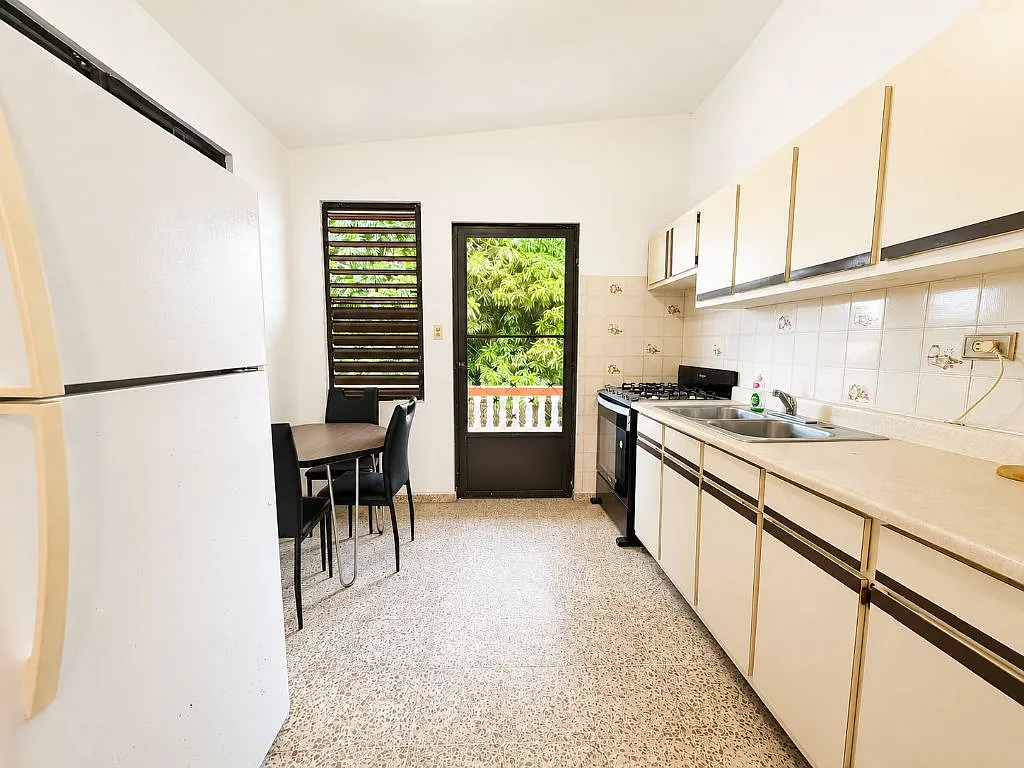 2 bed, 1.0 bath, 800 sqft, $2,000 — Photo 2