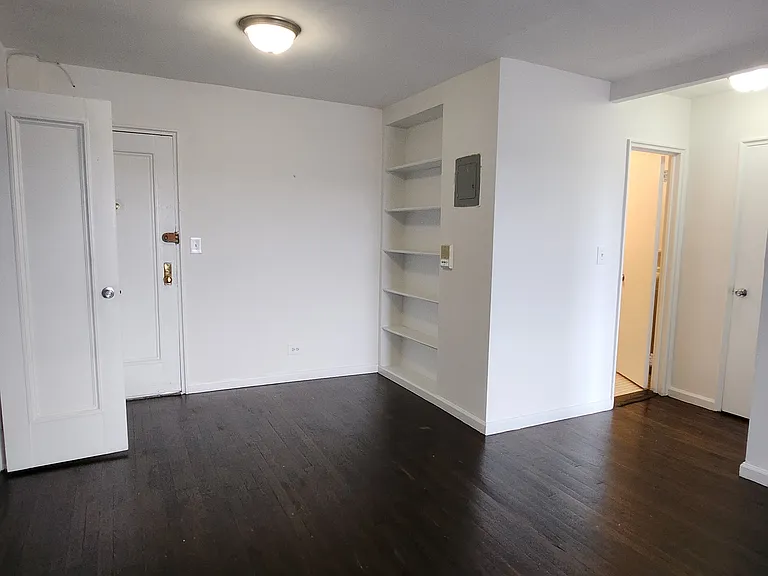 510 Riverdale Ave #7K — Photo 3