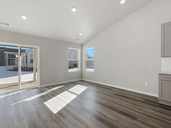 4th image of 424 Bonneville Ave