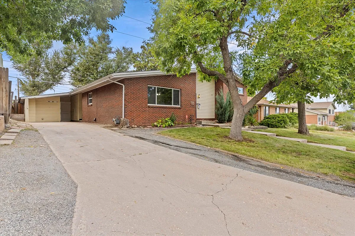 5 bed, 1930 sqft, $3,200 — Photo 2
