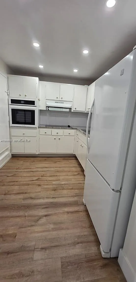 Coastal Towers Condo — Photo 1