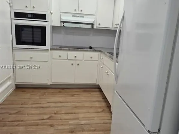 400 Kings Point Dr, Sunny Isles Beach, FL