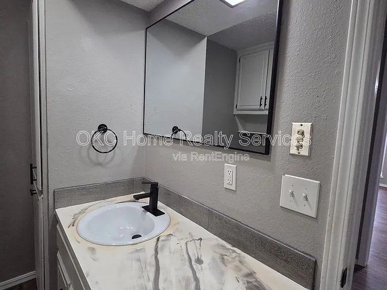6713 Lyrewood Ln — Photo 9