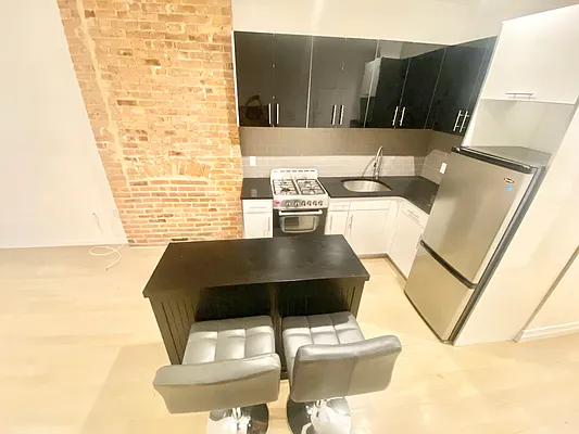 Rented by EastMount Realty LLC | media 28