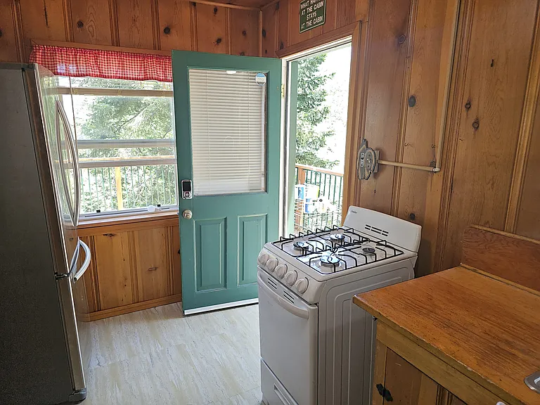 682 Cedar Ln — Photo 14