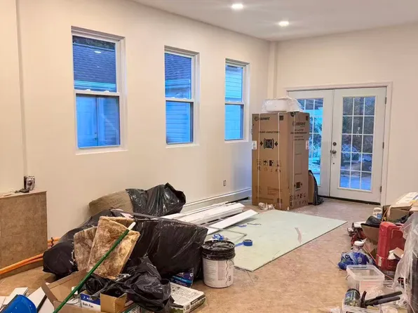 (undisclosed Address), Seaford, NY 11783