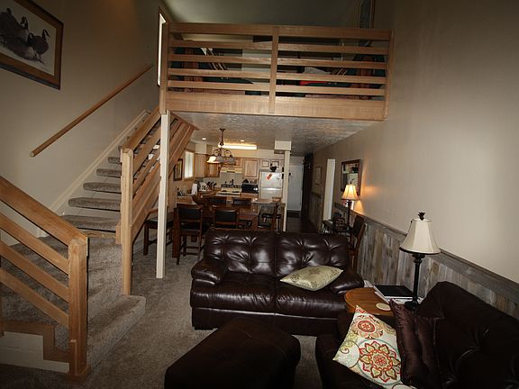 4th image of 20 Hunter Hill Road #208