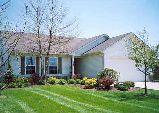 1st image of 1045 Peony Ln