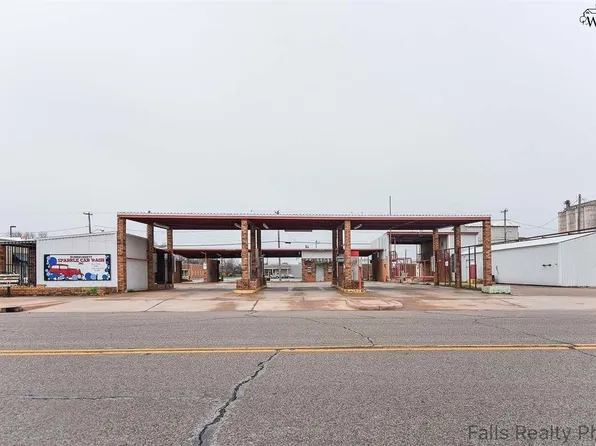 124 E 3rd St, Burkburnett, TX 76354