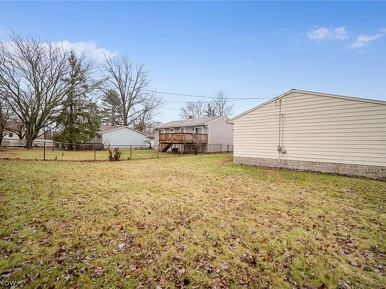 15067 Rochelle Dr — Photo 28