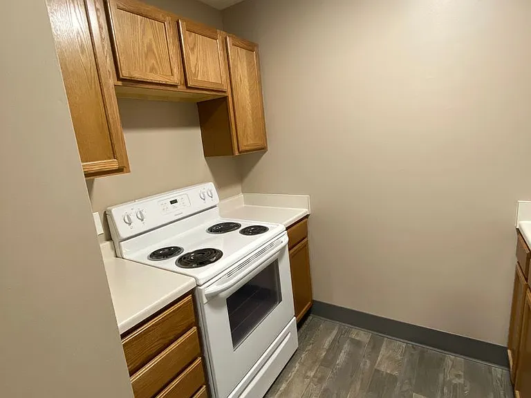 Southdale Square Apartments — Photo 38