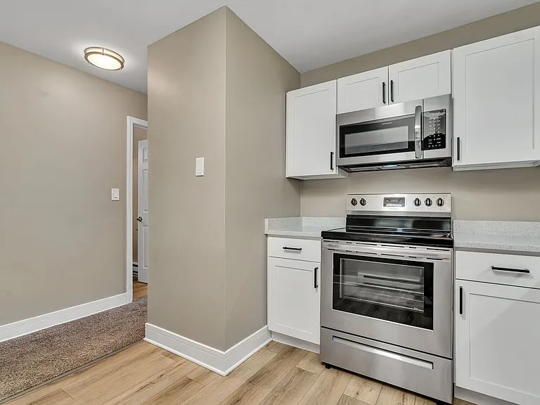 Iron Gate Apartments — Photo 32