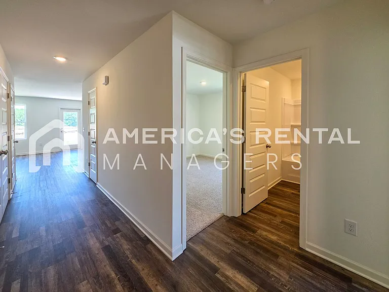 324 Oakmont Cir — Photo 8
