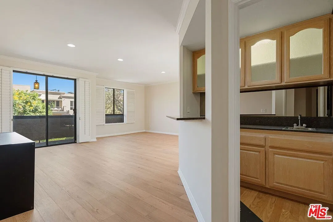 2 bed, 2.0 bath, 1608 sqft, $4,700 — Photo 3