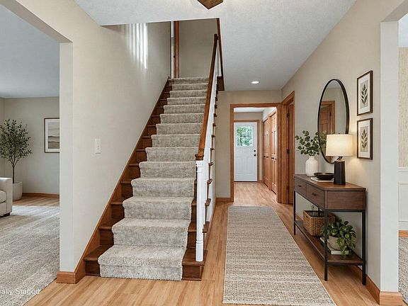 2nd image of 2689 Lake Bluff Ter
