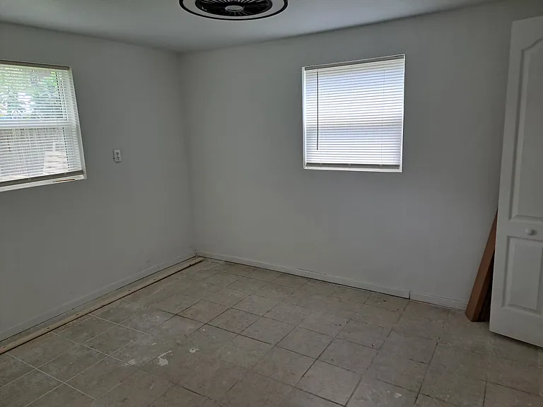 14640 Waterway Dr — Photo 2