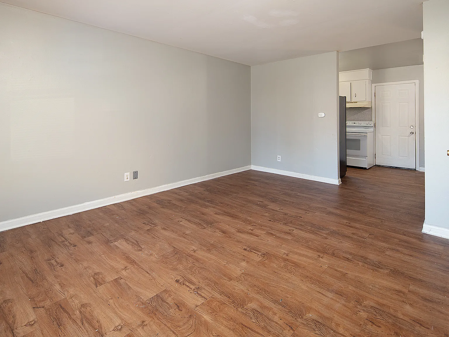 1 bed, 650 sqft, $1,000 — Photo 2