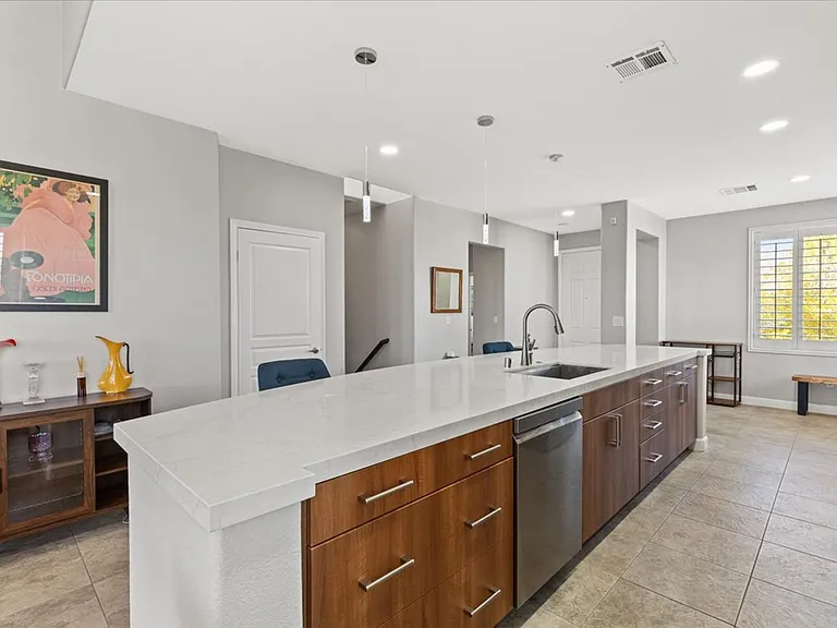 660 Peachy Canyon Cir #201 — Photo 8