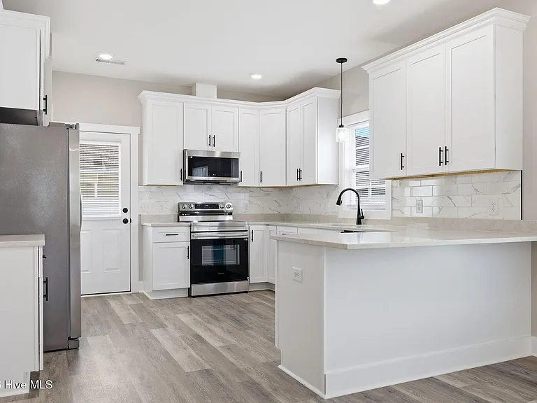 649 Abigail Taylor Dr #B — Photo 6