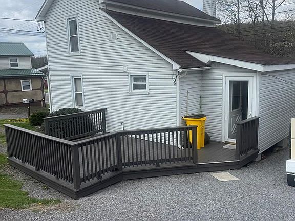4th image of 104 Robin St