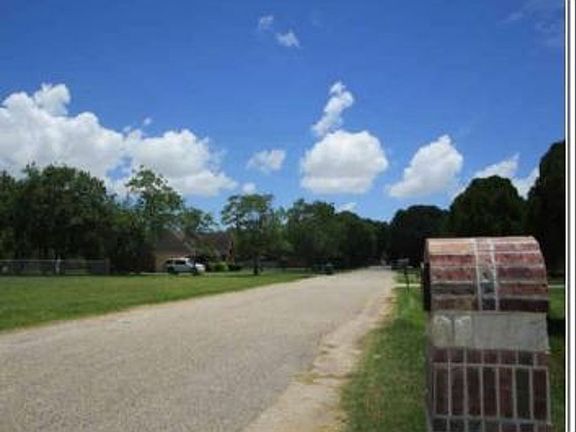 Exterior Neighborhood (street photo)