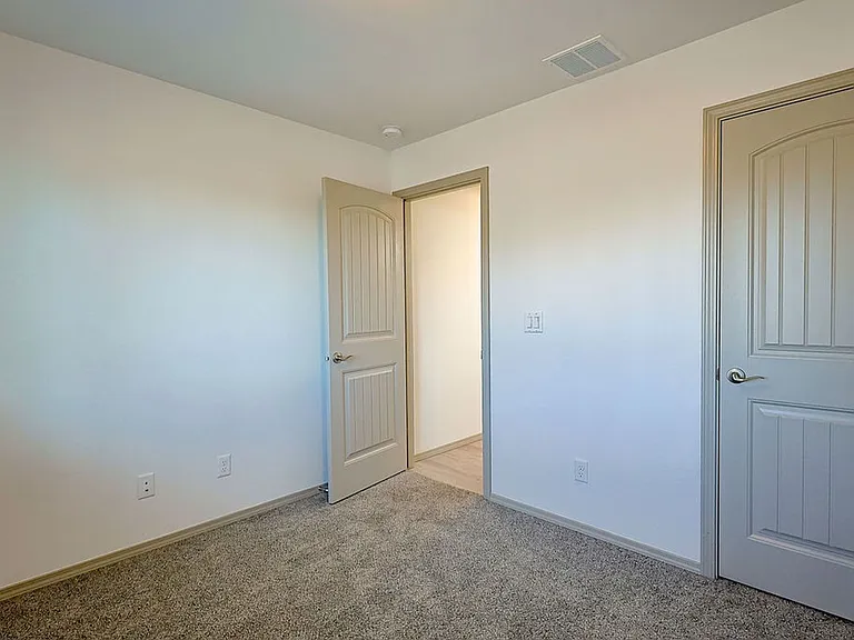 709 E Avenue K — Photo 22