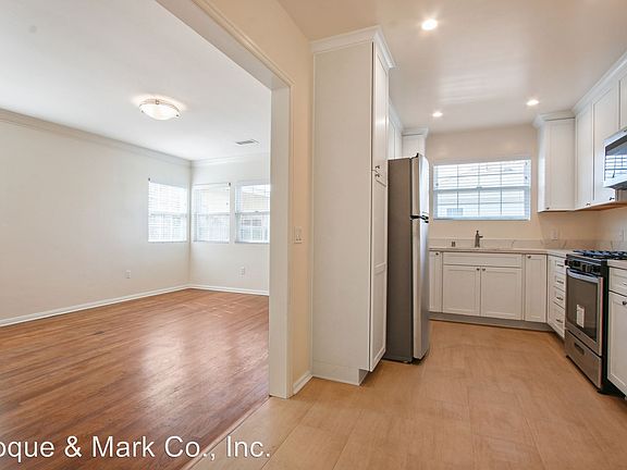 4th image of 2201 20th St Unit 3