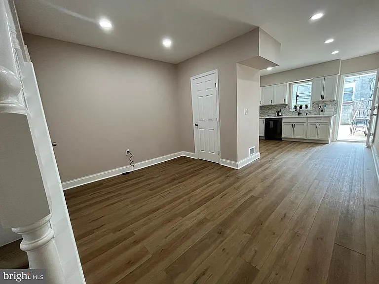 2317 E Fayette St — Photo 11