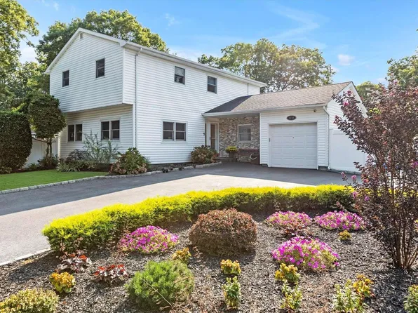 1530 Grundy Avenue, Holbrook, NY 11741