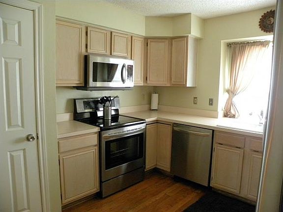 4th image of 704 Parkland Ct