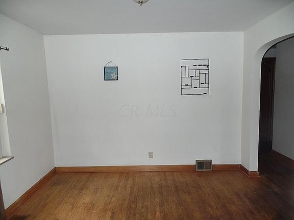4th image of 1070 W Church St